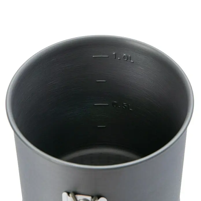 FireMaple Kochtopf XK6 - Aluminium, Ø x H: 12 x 13,3 cm - Innenansicht eines grauen Messbechers mit Füllstandsanzeigen für 0,5 l und 1,0 l. Ideal für präzises Abmessen beim Kochen im Freien.