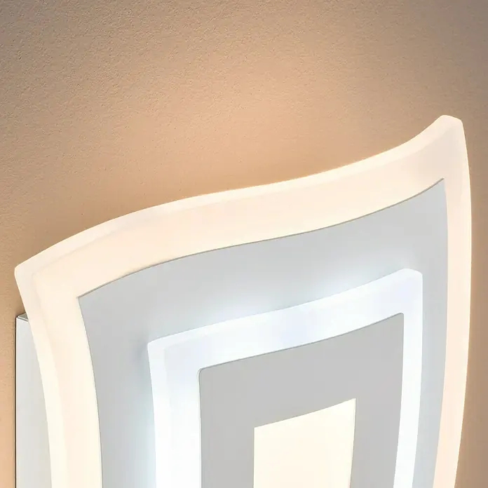 Fischer & Honsel LED-Wandleuchte Gorden - 19 W, L x B x H: 5,5 x 22 x 43 cm, Weiß, Mehrfarbig - Nahaufnahme einer modernen Wandleuchte mit geschwungenen, weißen Elementen und sanfter Beleuchtung für ein stilvolles Ambiente.
