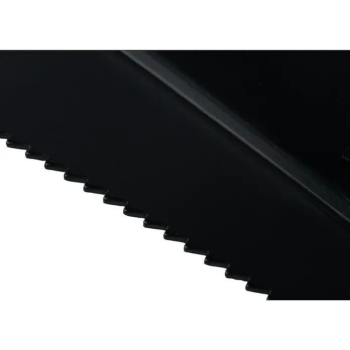 AceCamp Multifunktionsspaten Schaufel, Beil, Säge, Hammer, Zange, Schraubenzieher, Kompass, Messer - 30 cm, Edelstahl - Nahaufnahme einer schwarzen Spachtel mit gezackter Kante, ideal für Fliesenarbeiten und zum Auftragen von Klebstoffen mit Präzision.