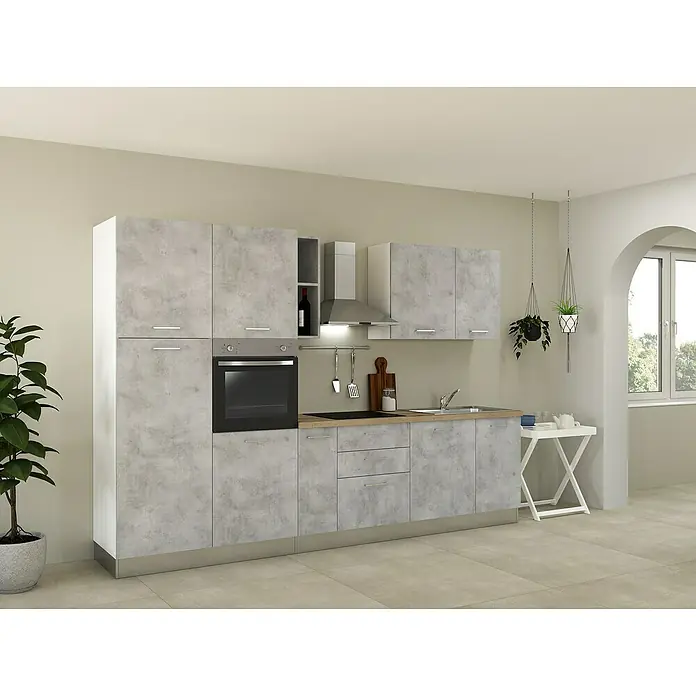 Marinelli Cucine Vormontierte Küchenzeile Cassiopea - Breite: 315 cm, Hellgrau, Mit Elektrogeräten - Moderne Küche mit Betonoptik-Fronten, ausgestattet mit Einbaubackofen und Hängepflanzen als Dekoration für ein stilvolles Ambiente.