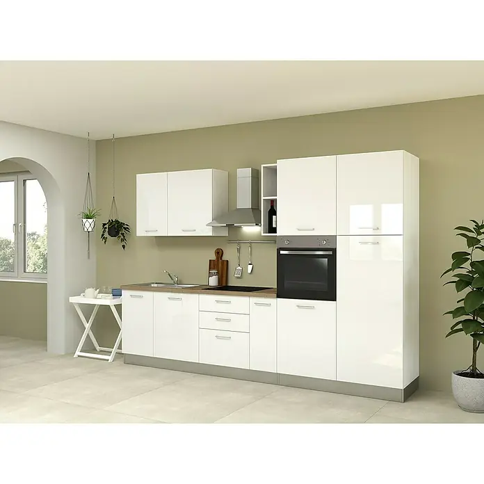 Marinelli Cucine Vormontierte Küchenzeile Astrea - Breite: 315 cm, Weiß, Mit Elektrogeräten - Helle Küche mit weißen Schränken, Spüle, Herd und Arbeitsflächen. Eine moderne und minimalistische Kücheneinrichtung für Ihr Zuhause.