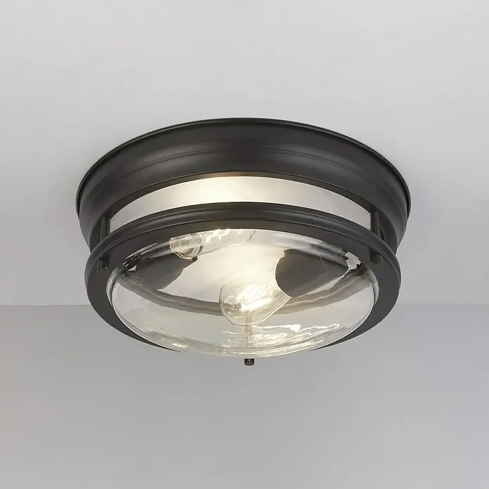 Searchlight Deckenleuchte rund Glasgow - 120 W, Ø x H: 35 x 14,5 cm, Schwarz, E27 - Eine schwarze Deckenleuchte mit einem klaren Glasschirm beleuchtet den Raum. Das Licht scheint warm und einladend.
