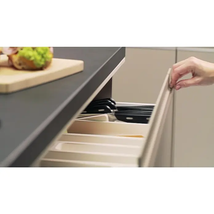 Besteckkasten Flexi Space - 37 x 14,8 x 6,5 cm, Weiß - Schublade mit Besteckeinsatz und Messern für die Küche, die eine ordentliche Aufbewahrung ermöglicht und leicht zugänglich ist.\n