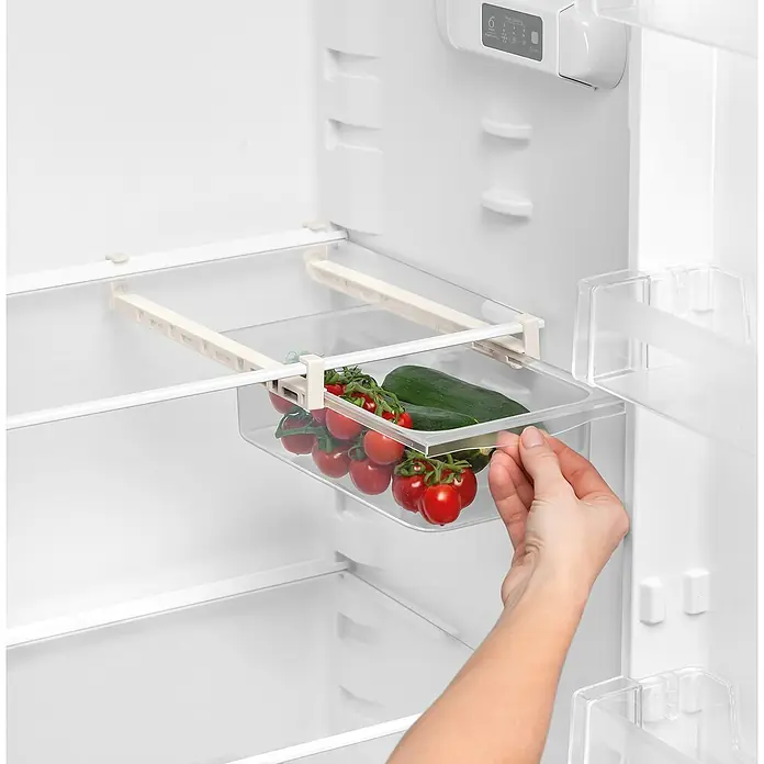 Tescoma Schublade Flexi Space - 19 x 29 cm - Aufnahme eines transparenten Kühlschrankbehälters mit Tomaten und Zucchini, der Ordnung und Frische in den Kühlschrank bringt.