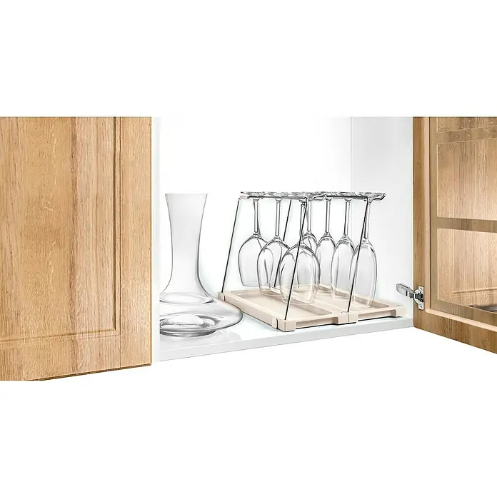 Tescoma Weinglashalter Flexi Space - Weiß/Silber - Gläser und eine Karaffe, die stilvoll in einem Schrank aufbewahrt werden. Eine elegante Aufbewahrungslösung für Weinliebhaber.