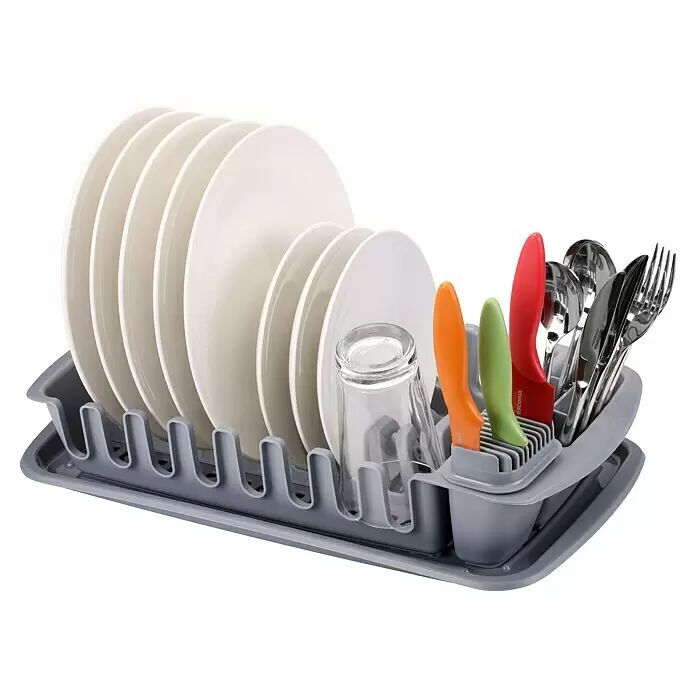 Tescoma Geschirrkorb Clean Kit - L x B x H: 47 x 27 x 10 cm, Kunststoff, Grau - Graues Abtropfgestell aus Kunststoff mit weißen Tellern, einem Glas und farbigem sowie silbernem Besteck.