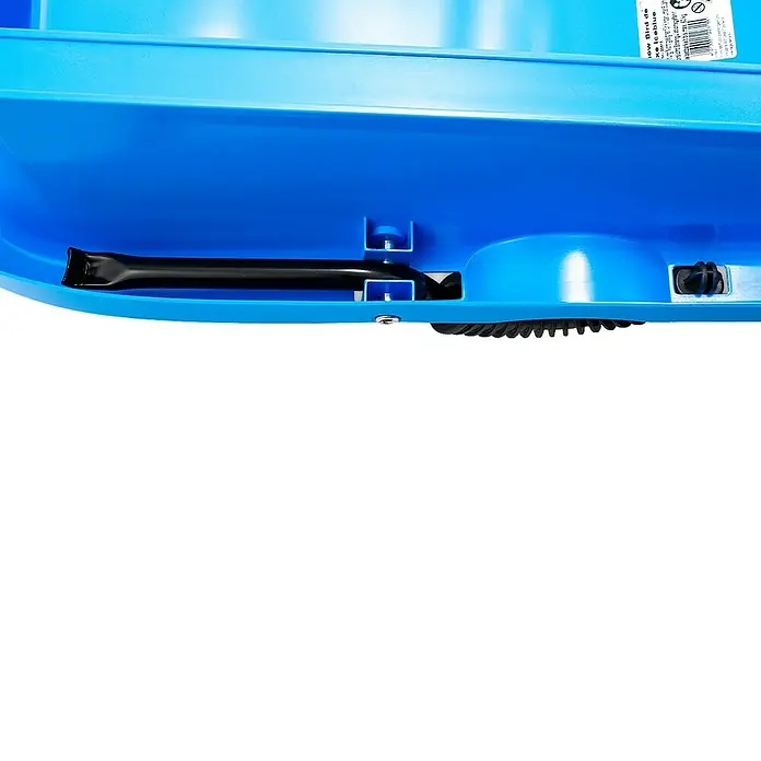 KHW Schlitten Snow Bird Deluxe - L x B: 96 x 54 cm, Belastbarkeit: 60 kg, Kunststoff, Eisblau - Detailaufnahme eines blauen Schlittens mit schwarzem Griff. Das Produkt ist für den Winter konzipiert und bereit für den Einsatz im Schnee.