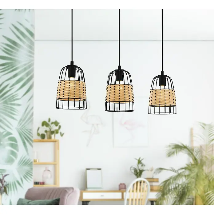 Eglo Anwick Pendelleuchte - 180 W, L x B x H: 88 x 18 x 110 cm, Schwarz/Braun, E27 - Nahaufnahme von drei hängenden Korbgeflecht-Pendelleuchten mit schwarzem Drahtkäfig, die einen warmen Glanz in einem stilvollen Raum verbreiten.