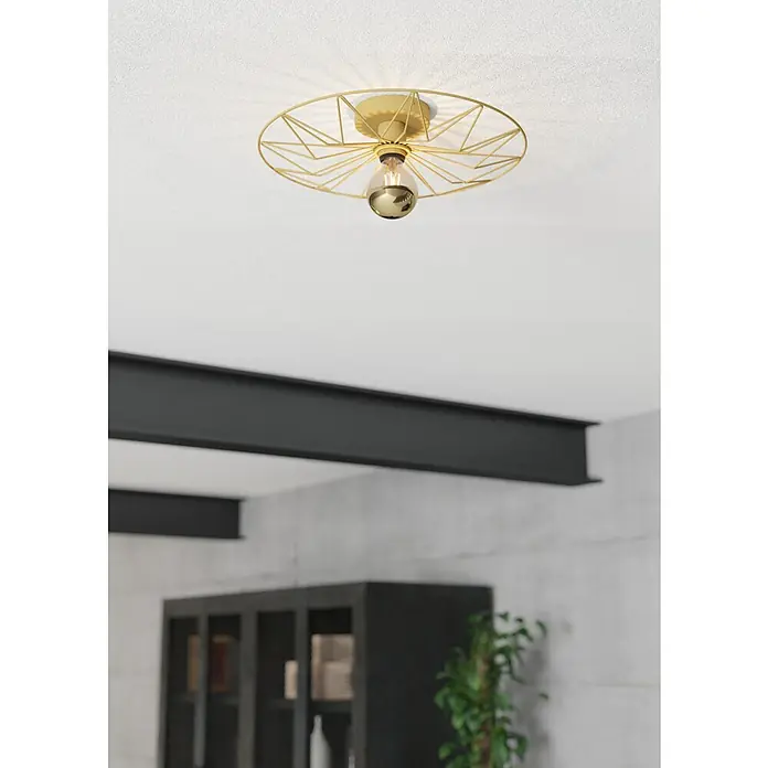 Eglo Wand- & Deckenleuchte CASTANUELO - 40 W, Gold, E27 - Diese Nahaufnahme zeigt eine goldene Deckenleuchte, die an einer weißen Decke montiert ist, mit einem geometrischen Design.