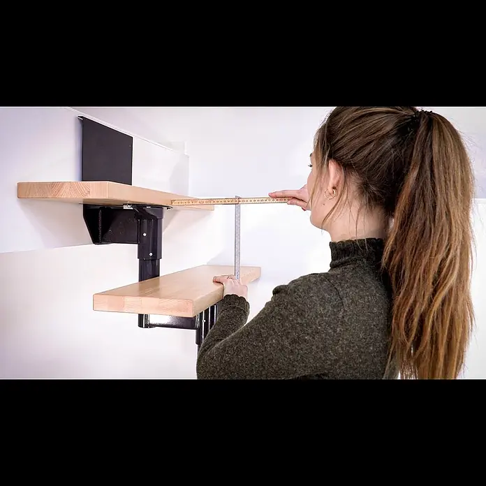 Dolle Mittelholmtreppe Boston - Breite: 74 mm, Anthrazitgrau, 1/4-gewendelt, Farbe Stufen: Eiche Natur, Geschosshöhe: 228 cm - 300 cm - Montagevideo Mittelholmtreppe DOLLE Boston - viertelgewendelt