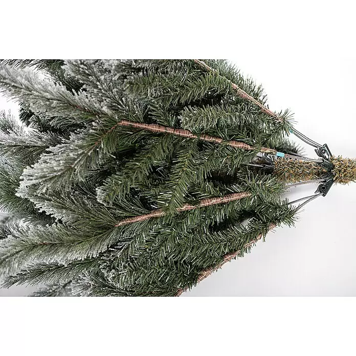 Künstlicher Weihnachtsbaum Cedar Frost - Höhe: 210 cm, Grün, Standfuß - Künstlicher, gefrosteter Weihnachtsbaum mit grünen Ästen, weißen 'Schnee'-Details und dem faltbaren Metallrahmen zur Montage.