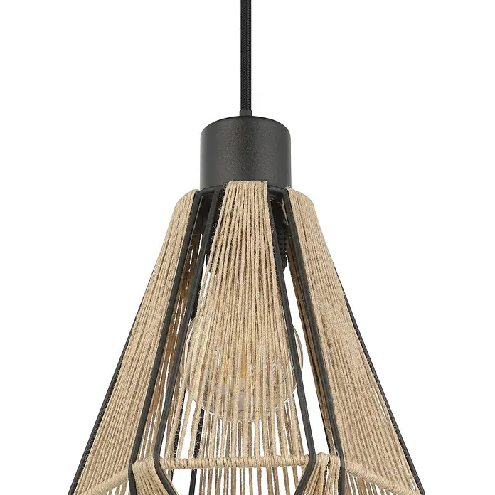 Eglo Pendelleuchte ADWICKLE - 40 W, L x B x H: 17 x 14,5 x 11 cm, Schwarz, E27, 1 Stk. - Nahaufnahme einer Hängeleuchte mit einem konischen Schirm aus Garn und einem schwarzen Metallrahmen, die ein warmes Licht ausstrahlt.