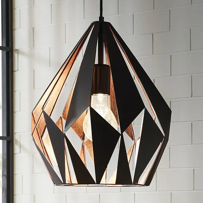 Eglo Carlton 1 Pendelleuchte rund - Höhe: 110 cm, Farbe Gehäuse: Kupfer/Schwarz - Nahaufnahme einer modernen, geometrischen Hängeleuchte in Schwarz und Kupfer, die ein warmes Licht in einem stilvollen Raum spendet.