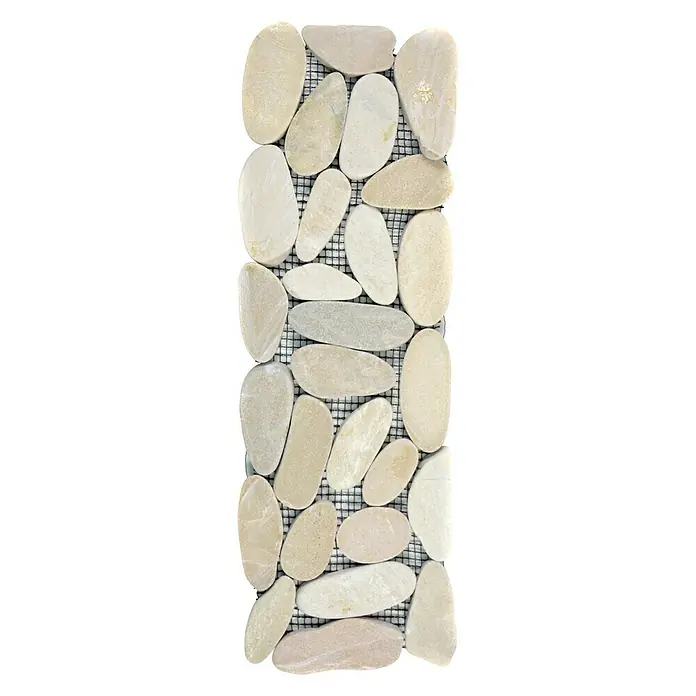 Fliesenbordüre Kiesel BO IN14KS - 30 x 10 cm, Beige, Matt - Ein rechteckiges Mosaikmuster aus weißen und beigen Kieselsteinen, die auf einem dunklen Netz befestigt sind. Perfekt für stilvolle Wand- und Bodengestaltung.