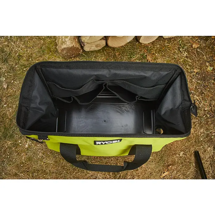 Ryobi Aufbewahrungstasche RAC256Passend für: 18 V und 36 V Ryobi Kettensägen - Eine leere, grüne RYOBI Werkzeugtasche mit mehreren Fächern, ideal zur Aufbewahrung und zum Transport von Werkzeugen.