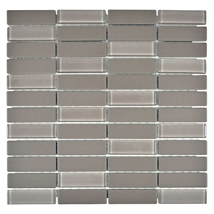 Mosaikfliese Stäbchen Mix CU ST G91 - 29,7 x 29 cm, Grau, Matt - Ein quadratisches Mosaik aus grauen, rechteckigen Fliesen, die ein stilvolles und modernes Design für jeden Raum bietet.
