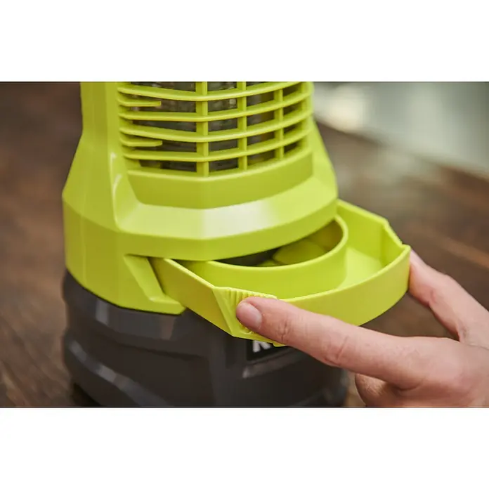 Ryobi ONE+ Insektenvernichter RY18BZA 0 - 18 V, Ohne Akku, Wirkungsbereich: 30 m² - Der Ryobi-Ventilator in Nahaufnahme zeigt die Details seines Designs, einschließlich der Gitterstruktur und des herausziehbaren Fachs.