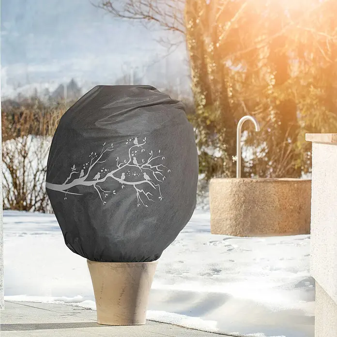 Windhager Abdeckhaube Protect - Vögel, XL, L x B: 1,1 x 1,1 m, Grau - Pflanzenabdeckung für den Winterschutz mit stilvollem Vogelbaum-Design, die Ihre Pflanzen vor Kälte schützt und gleichzeitig dekorativ wirkt.