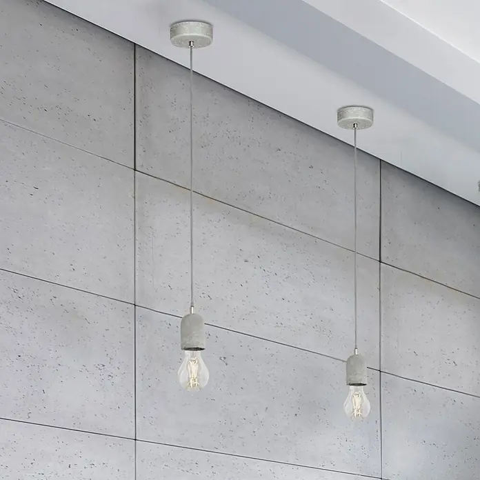 Eglo Pendelleuchte Silvares - Höhe: 110 cm, Anzahl Leuchtmittel: 1 Stk. - Zwei moderne Pendelleuchten mit Betonfassung und Edison-Glühbirnen vor einer grauen Wand.