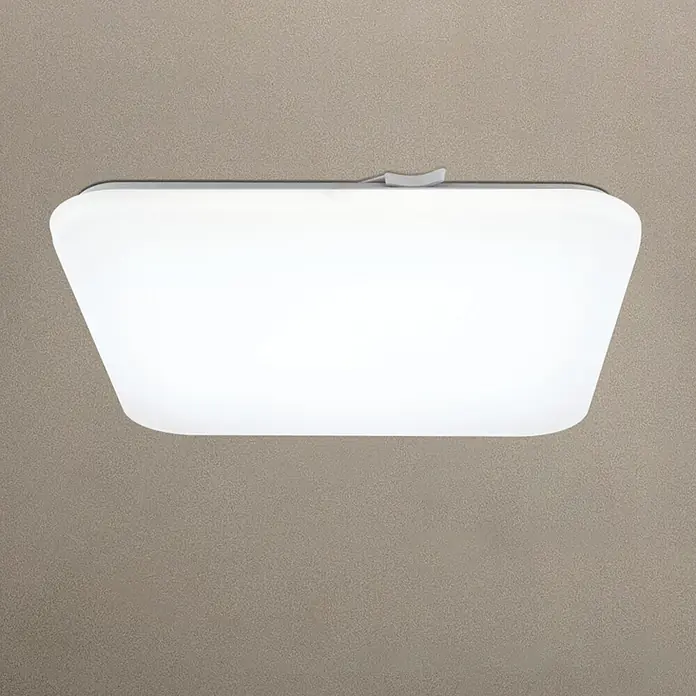 Eglo LED-Wand- & Deckenleuchte Frania - 17,3 W, L x B x H: 33 x 33 x 7 cm, Weiß - Nahaufnahme einer modernen, quadratischen LED-Deckenleuchte mit weißem Diffusor, ideal für eine stilvolle und energieeffiziente Beleuchtung.