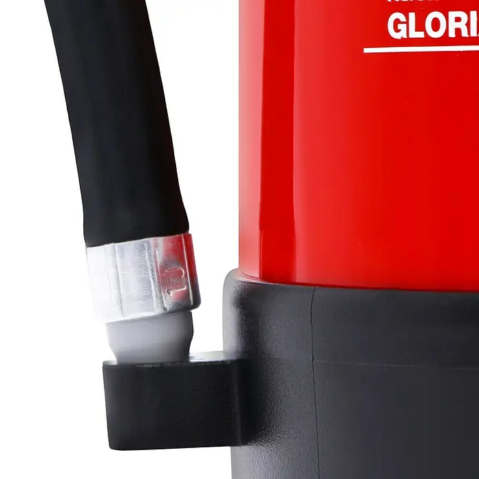 Gloria Feuerlöscher PDE 6 PROTEX - 6 kg, DIN EN 3 - Detailaufnahme eines GLORIA-Sprühgeräts, das die Verbindung zwischen Schlauch und Behälter zeigt.