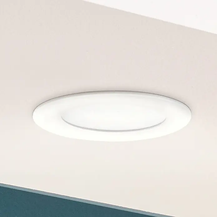 Eglo LED-Einbauleuchte rund LED-Einbauspot 3000k Fueva 5 - 5,5 W, Warmweiß - Ein kreisförmiger, flacher LED-Deckenspot in Weiß, der modern und unauffällig in die Decke integriert ist und für eine gleichmäßige Ausleuchtung sorgt.