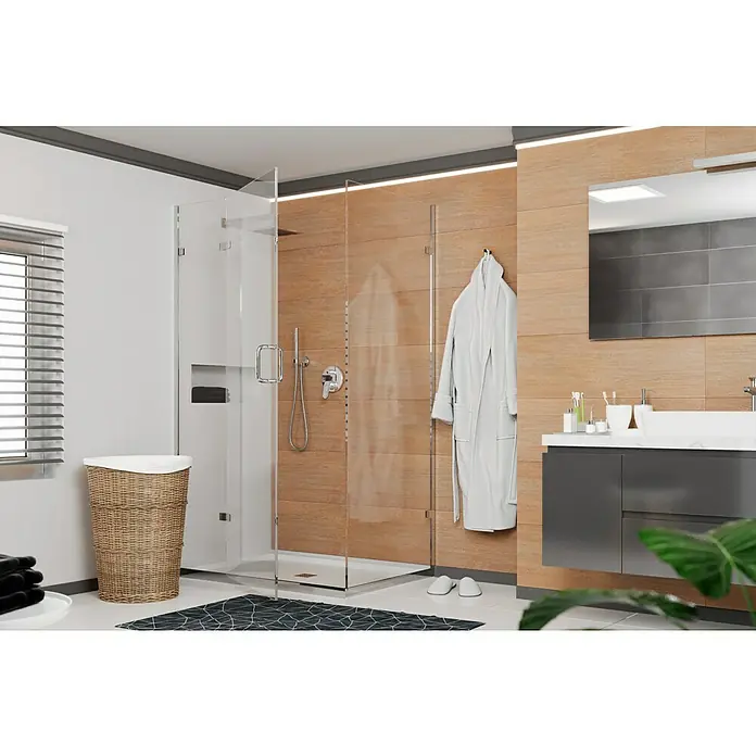 Wandfliese Spa Beige Base - 30 x 90 cm, Beige, Matt - Modernes Badezimmer mit einer begehbaren Dusche mit Glaswand, einem Waschtisch mit Spiegel und einer Wäschetonne aus Korbgeflecht.