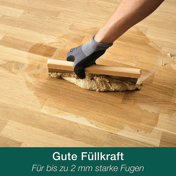 Bona Home Parkett-Fugenkitt - 1 l - Anwendung von Fugenfüller auf einem Holzboden mit einem Spachtel.