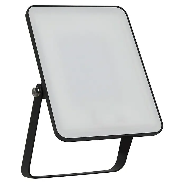 Osram LED-Strahler Floodlight Essential - 20 W, L x B x H: 17,3 x 11,1 x 2,8 cm, Schwarz, Tageslichtweiß, Ohne Sensor - Nahaufnahme einer LED-Flutlichtleuchte mit schwarzem Rahmen und weißer Abdeckung, die auf einem schwarzen Ständer montiert ist.