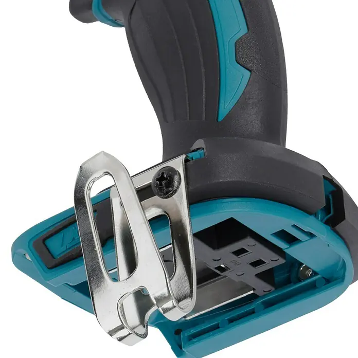 Makita LXT 18V Akku-Bohrschrauber DDF482Z + Artikelnr. 33855482 hinzufügen* - 18 V, Ohne Akku - Nahaufnahme einer Akku-Bohrmaschine mit Gürtelclip, ideal für Handwerker. Praktisches Detail für den mobilen Einsatz auf der Baustelle.