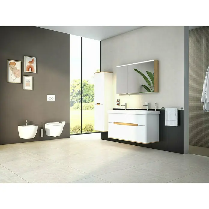 VitrA Sento Badmöbel-Set - Gesamtbreite Badmöbel: 130 cm, Weiß, Matt - Helles Badezimmer mit weißem Waschtisch, Spiegelschrank und wandhängendem WC, akzentuiert durch moderne Kunst und großen Fensterfronten.