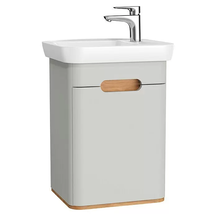 VitrA Sento Badmöbel-Set - Gesamtbreite Badmöbel: 50 cm, Hellgrau, Matt, DIN Anschlag: Rechts - Weißes Waschbecken und Chromarmatur auf hellgrauem Waschtischunterschrank mit Holzgriff und Sockel.