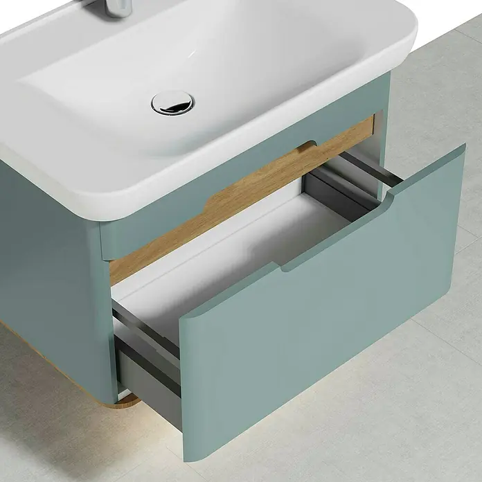 VitrA Sento Badmöbel-Set - 80 cm, Fjordgrün, 1 Schublade, Ohne Wäschekorb - Nahaufnahme eines Waschtischs mit einer blaugrünen Schublade, die teilweise geöffnet ist, und einer weißen Spüle.