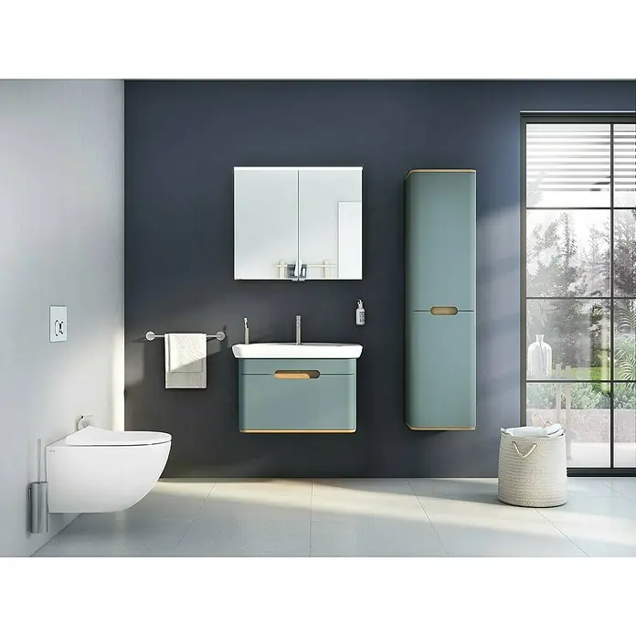 VitrA Sento Badmöbel-Set - 80 cm, Fjordgrün, Griffmulde - Modernes Badezimmer-Interieur mit Waschtisch, Spiegelschrank, Hochschrank und hängendem WC in stilvollem Design.
