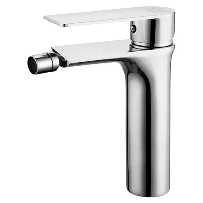 Universal de Grifería Kizu Grifo monomando de bidé - Cromo, Brillante - Primer plano de un grifo de bidé cromado moderno y brillante, que muestra su diseño elegante y su funcionalidad para el baño.