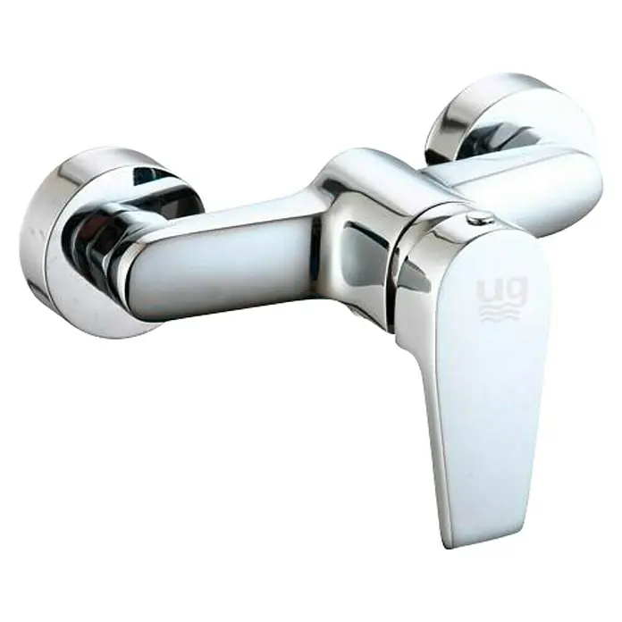 Universal de Grifería Sil Grifo monomando de ducha - Cromo, Resplandeciente - Primer plano de un grifo cromado brillante. Diseño elegante con líneas limpias.