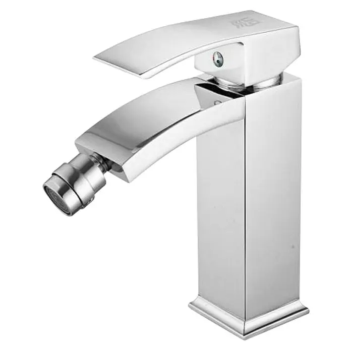 Universal de Grifería Obi Grifo monomando de bidé - Cromo, Brillante - Un moderno grifo de lavabo cromado con un diseño angular, perfecto para un baño elegante.
