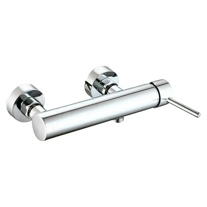 Universal de Grifería Loira Grifo monomando de ducha - Cromo, Resplandeciente - Primer plano de un grifo de ducha cromado brillante, que destaca por su diseño moderno y la artesanía de alta calidad.