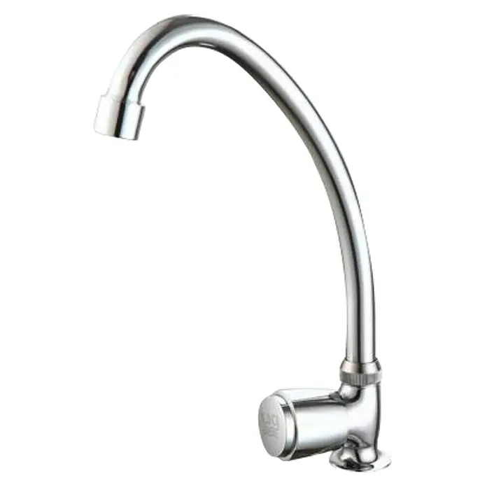 Universal de Grifería Grifo de cocina Vertical 1 Agua - Cromo, Brillante - Primer plano de un grifo cromado con un caño curvo y una palanca para controlar el flujo de agua.