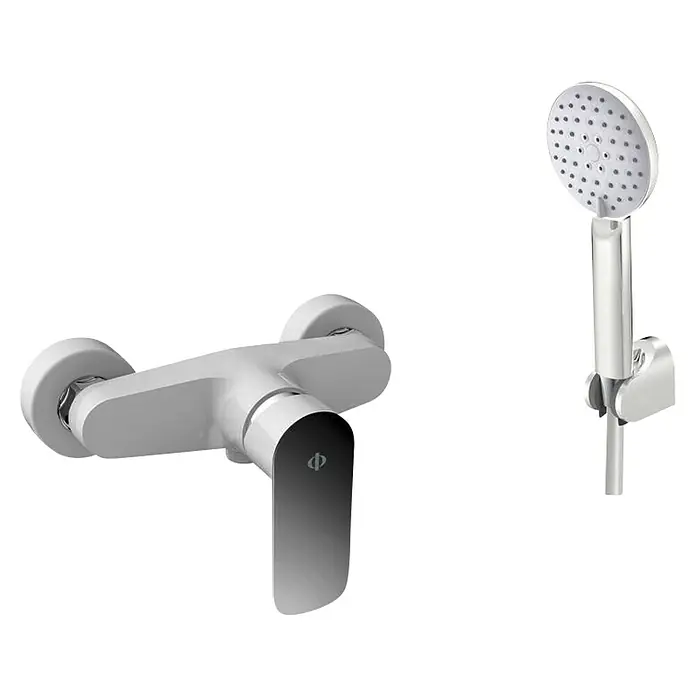 IO Cassio Grifo monomando de ducha - Balco/Cromo - Un moderno juego de accesorios de baño con un elegante grifo cromado y un cabezal de ducha de mano a juego.
