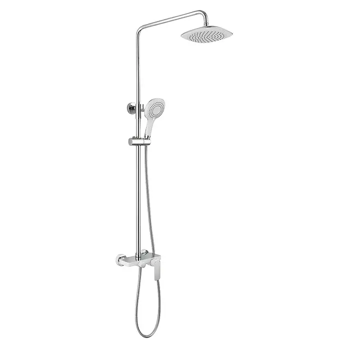 IO Cassio Sistema de ducha - Blanco/Cromo - Una columna de ducha cromada con rociador de cabeza y de mano, que ofrece un diseño moderno para el baño.