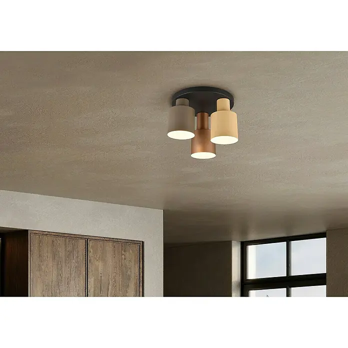 Trio Leuchten Agudo Deckenleuchte - 120 W, Ø x H: 30 x 24,5 cm, Schwarz, Natur, E27 - Nahaufnahme einer modernen Deckenleuchte mit drei Lampenschirmen in verschiedenen Farben und runder Deckenhalterung.