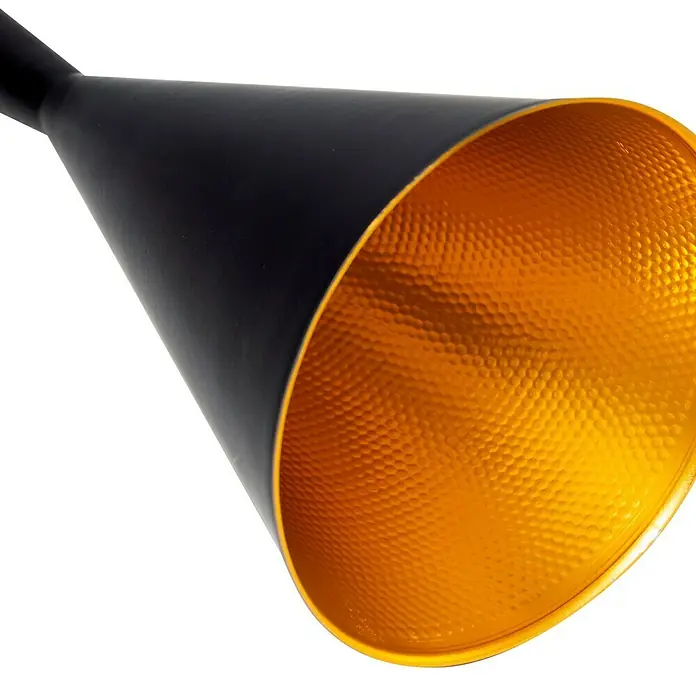Alverlamp Lámpara colgante redonda Cono - 60 W, Ø x Al: 19 x 40 cm, Negro, Negro, E27 - Primer plano de una elegante lámpara cónica negra y dorada, que fusiona diseño moderno con iluminación cálida para un toque elegante.