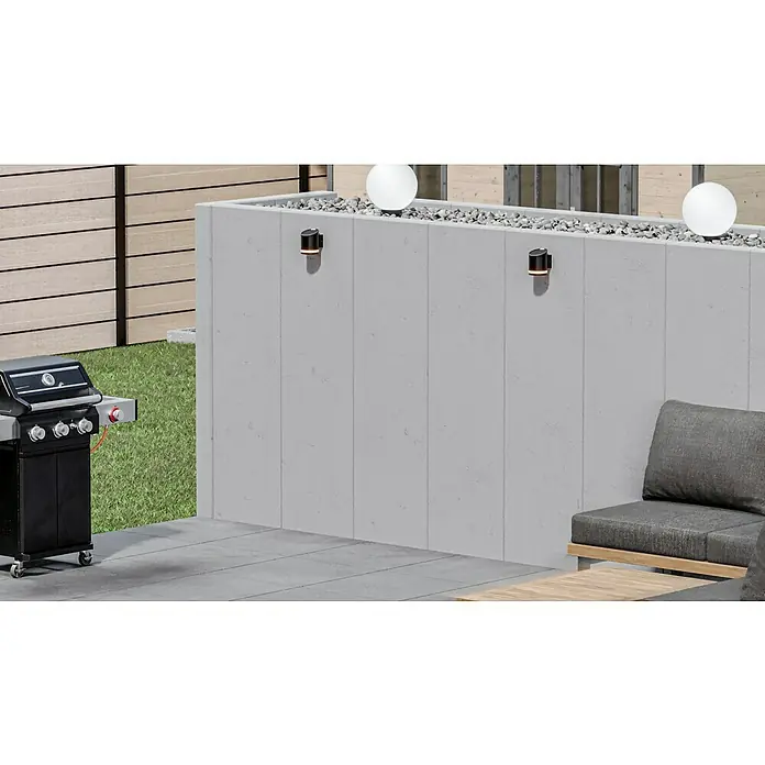 Diephaus L-Stein - 180 cm, 50 cm, Stärke: 12 cm, Grau - Ein moderner Gasgrill auf einer Terrasse mit minimalistischem Design und stilvoller Außenbeleuchtung.
