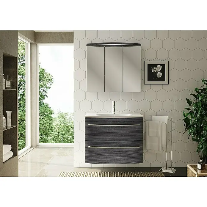 Camargue Swing LED-Spiegelschrank - B x H: 80 x 70,5 cm, Mit Beleuchtung, Dark Oak - Hier sehen wir einen modernen Waschtisch mit Unterschrank in einem stilvollen Badezimmer. Der Spiegelschrank und die Armatur ergänzen das Gesamtbild perfekt.