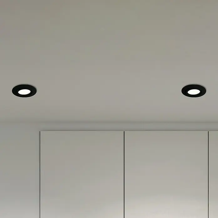 Eglo LED-Einbauleuchte PINEDA - Warmweiß, Durchmesser: 8,4 cm, Schwarz, 3 Stk. - Aufnahme von zwei Deckenleuchten mit schwarzem Rand, die in einer modernen Inneneinrichtung Licht spenden.