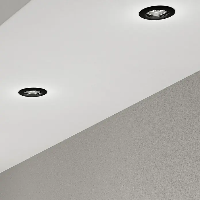 Eglo LED-Einbauleuchte PENETO - Warmweiß, Durchmesser: 7,8 cm, 1 Stk. - Nahaufnahme von zwei eleganten, runden LED-Deckeneinbaustrahlern mit schwarzem Rahmen, die ein warmes, einladendes Licht in den Raum werfen.