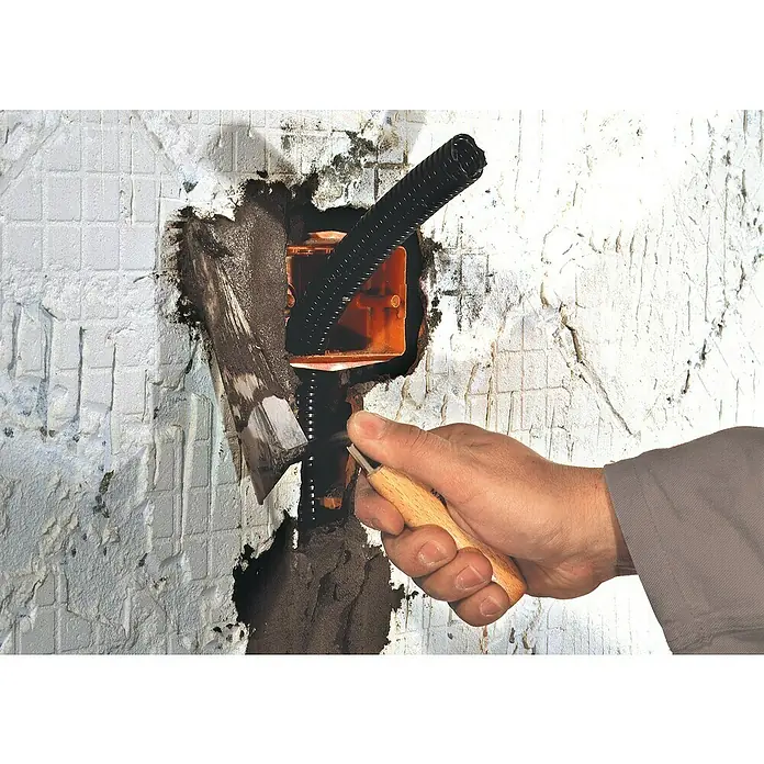 Kerakoll Mortero de reparación rápida Prestocem Eco - 5 kg - Reparación de pared dañada con herramienta y relleno, trabajando para restaurar la funcionalidad y estética del área.