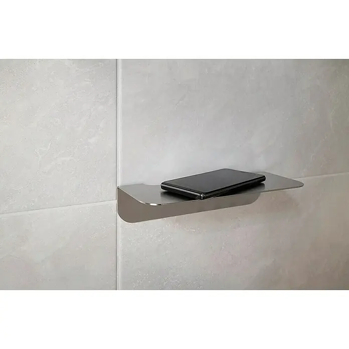 Camargue Antwerpen Ablage - Breite: 25 cm, Edelstahl, Matt - Nahaufnahme eines Smartphones auf einem eleganten, silberfarbenen Ablagefach an einer Wand.