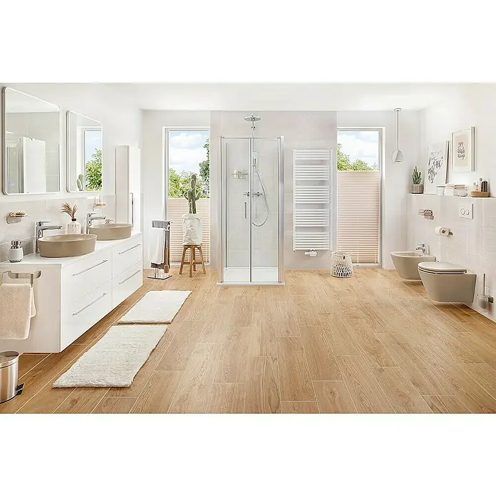 swingcolor Bad- & Küchenfarbe - Weiß, 10 l, Matt - Badezimmer mit Dusche, Waschtisch mit zwei Waschbecken, Handtuchwärmer, WC und Bidet in hellem Design mit Holzfußboden.